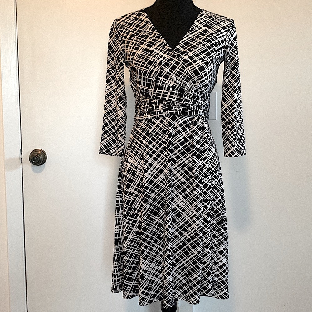 EUC White House Black Mkt wrap midi dress